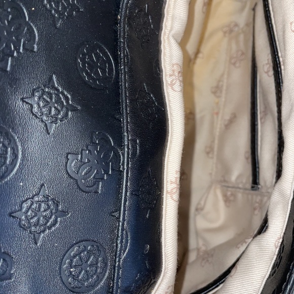 Guess purse - Picture 5 of 7